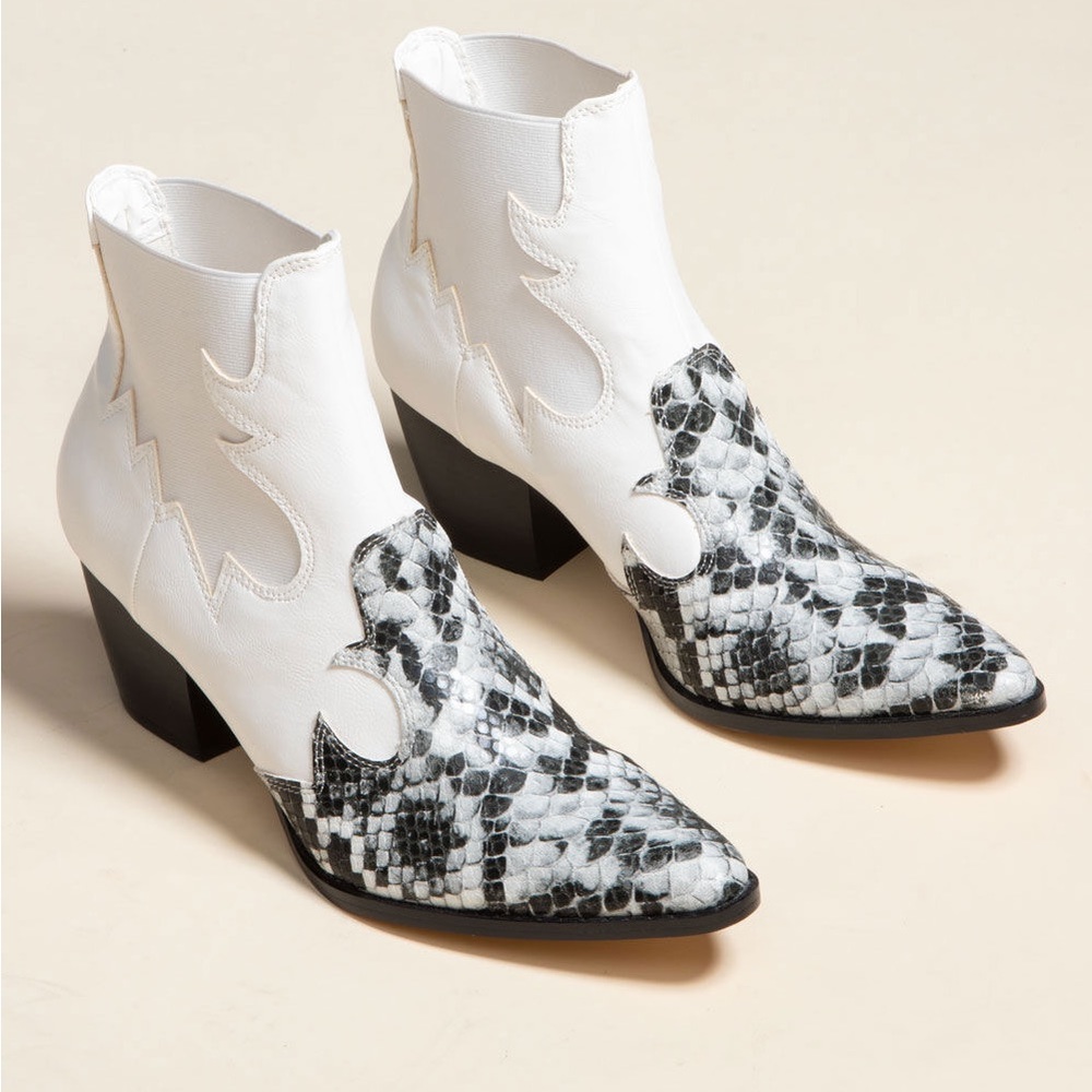 Coconuts by Matisse Western Defy Snake Pointed-Toe Ankle Boots - White SIZE 6.5